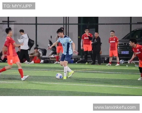 足球明星精彩瞬间射门框内外的对决与激情展示