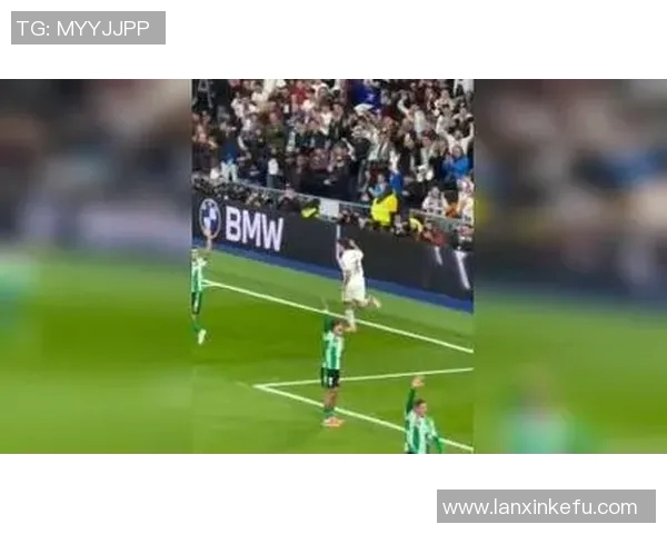 足球明星手势图片素材分享展现运动激情与个性魅力的视觉盛宴