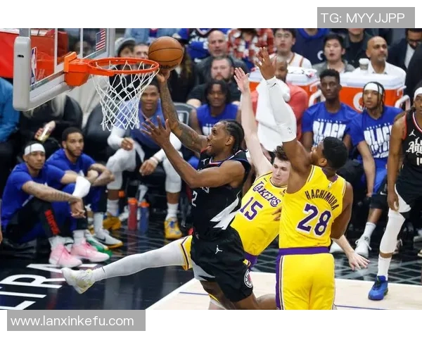 爵士与湖人精彩对决集锦回顾球星表现与战术分析全景呈现 爵士与湖人精彩对决集锦回顾球星表现与战术分析全景呈现