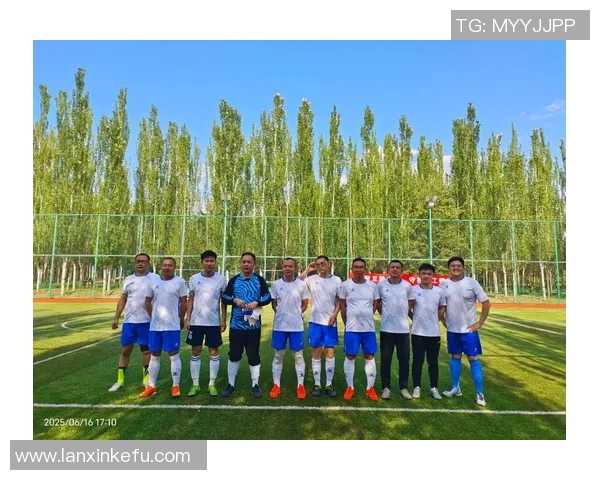 姓登的足球明星有哪些他们的精彩瞬间和成就介绍